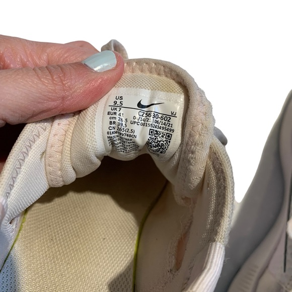 NIKE | Women’s Reposto Sneaker -‎ Sz 9.5 - Picture 11 of 12